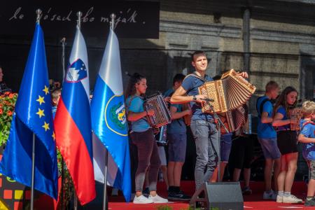 Veselo razpoloženje tudi na drugi festivalski dan Dnevov narodnih noš in oblačilne dediščine v Kamniku (20)